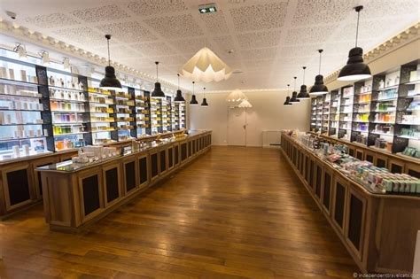 visit perfume factory paris